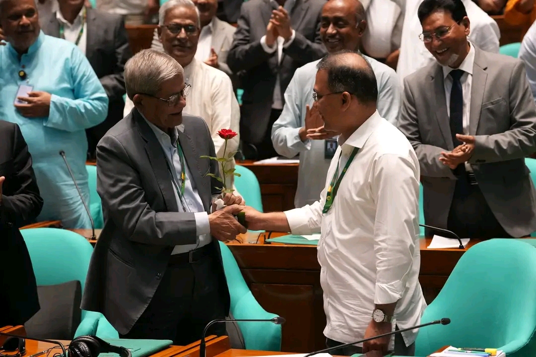 ২৩তম রাষ্ট্রপতি নির্বাচিত মির্জা ফখরুলকে ফুল দিয়ে প্রধানমন্ত্রীর অভিনন্দন