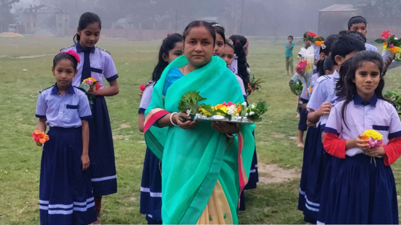 দোলন ভৌমিকঃ একাই গড়ছেন প্রজন্মের পর প্রজন্ম