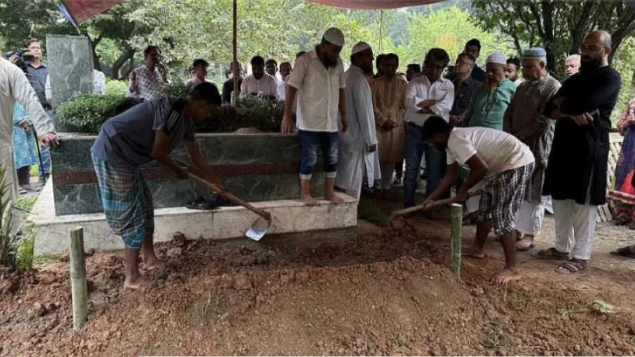 ডিজিটাল সাংবাদিকতার পথিকৃৎ তৌফিক ইমরোজ খালিদীকে শেষ বিদায়