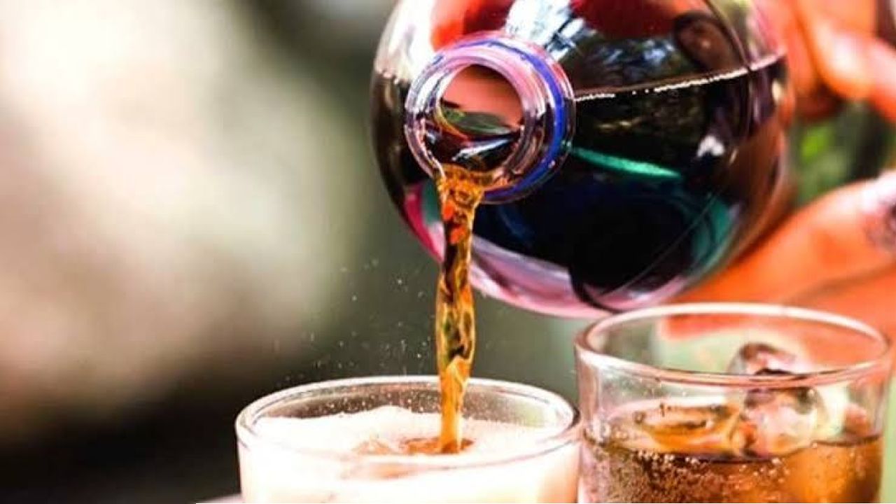 চিনিযুক্ত পানীয়ের দামে আসছে বাড়তি চাপ