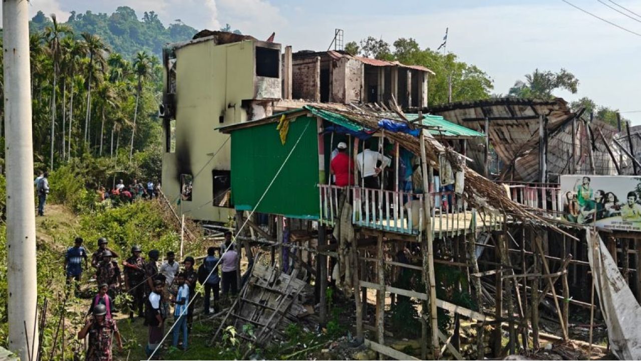 ইনানীর টুপটুপ রিসোর্টে আগুন, নিহত বেড়ে ১০